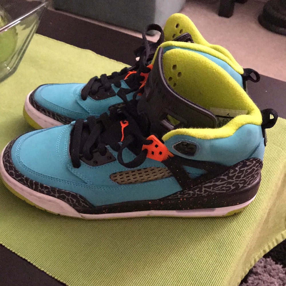 Jordan shoes spizike BG color blue